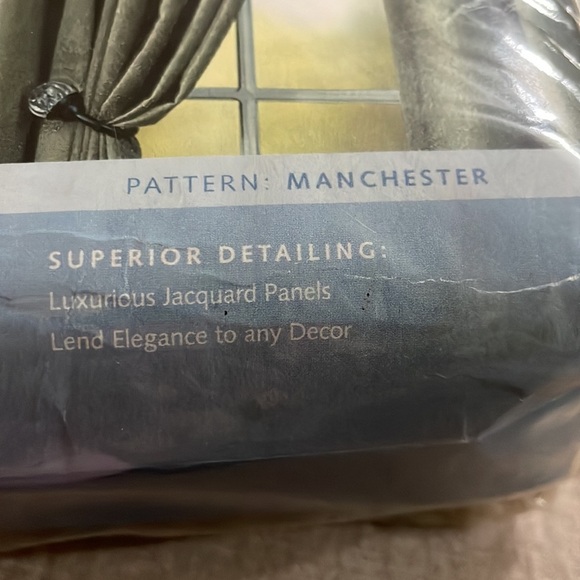 One Manchester 84”Panel - Picture 4 of 11